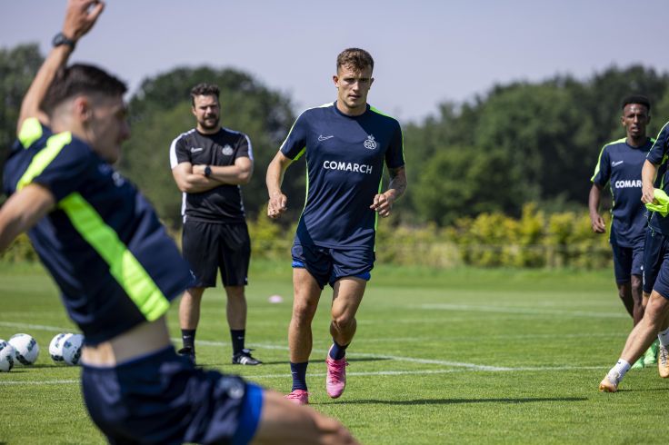 Comarch schittert op trainingskleding als nieuwe hoofdsponsor van Royale Union Saint-Gilloise